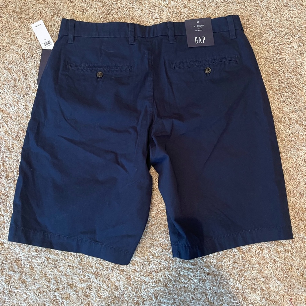 NWT GAP men’s shorts size 31” with 10” inseam.